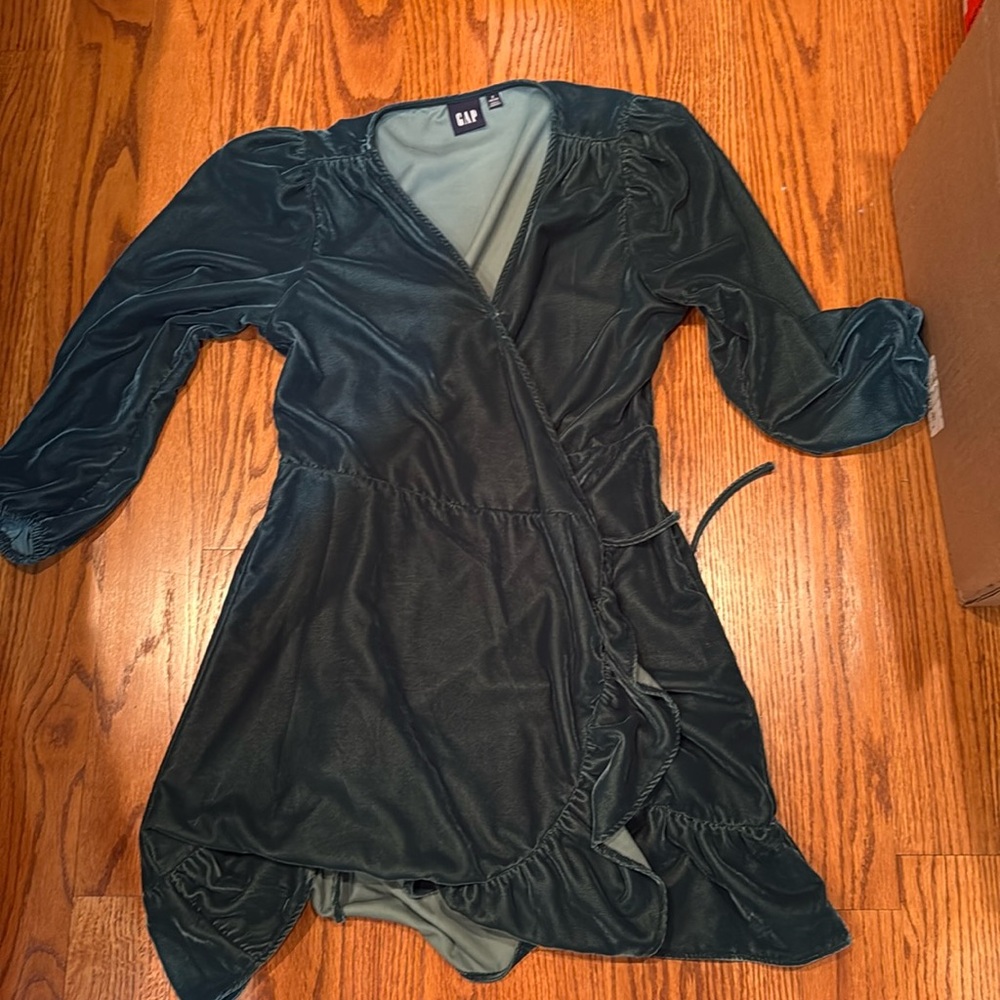 Gap emerald green velvet wrap dress. Size petite small